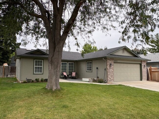 property at 10959 W Glen Ellyn St