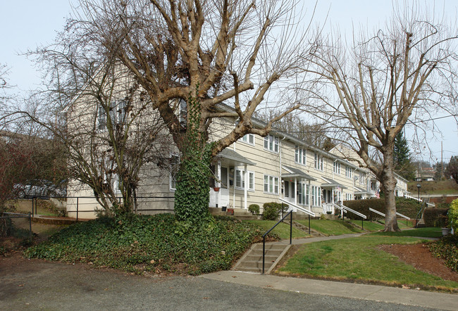 Terrace Apartments in Roseburg, OR - Foto de edificio - Building Photo