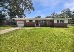 8308 Manavista St in Jacksonville, FL - Building Photo
