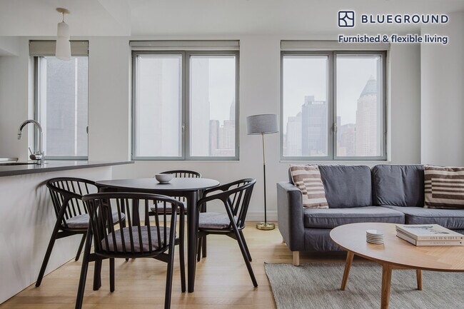 550 W 54th St in New York, NY - Building Photo - Building Photo