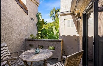 1062 Calle Del Cerro in San Clemente, CA - Foto de edificio - Building Photo