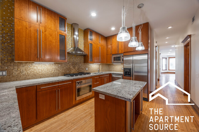 3249 W Evergreen Ave, Unit 2F