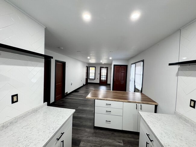 1661 Howard Ave in Windsor, ON - Building Photo - Building Photo