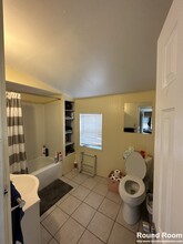 42 Shepard St, Unit 3 in Boston, MA - Foto de edificio - Building Photo