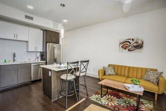 6734 Main St in Houston, TX - Building Photo - Building Photo