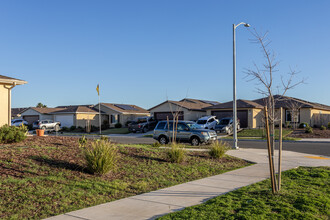 Cypress Terrace in Merced, CA - Building Photo - Building Photo