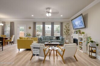 301 Oak Hill Ln in Youngsville, LA - Building Photo - Building Photo