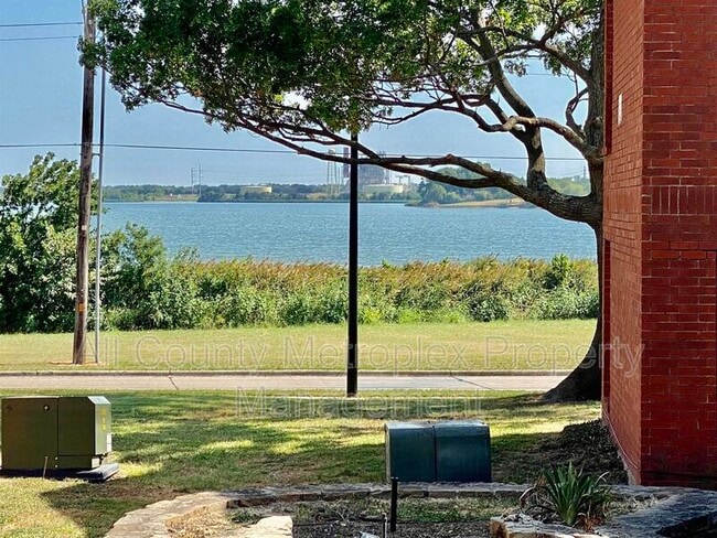 property at 5901 Lake Hubbard Pkwy