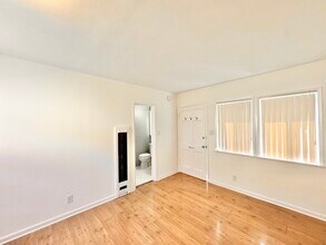 13117 1/2 Venice Blvd in Los Angeles, CA - Building Photo - Building Photo