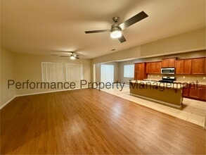 8007 Amber Creek Rd in Bakersfield, CA - Building Photo - Building Photo