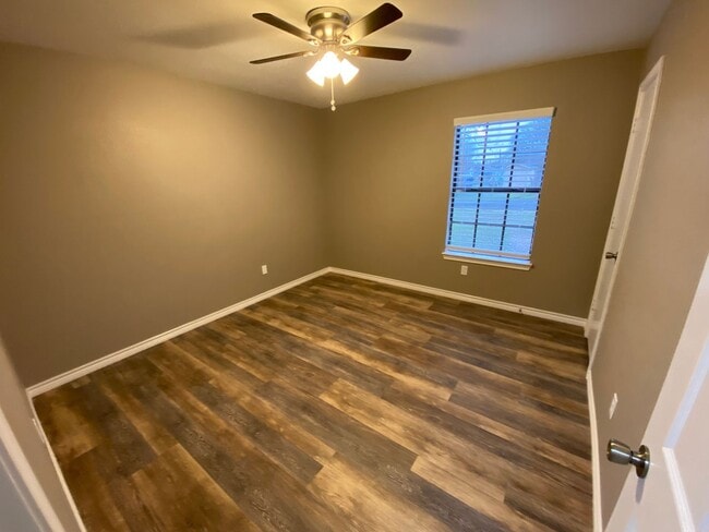 1502 Daffan Ave in Ennis, TX - Building Photo - Building Photo