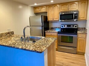 925 Fulton Ave in Sacramento, CA - Building Photo - Building Photo