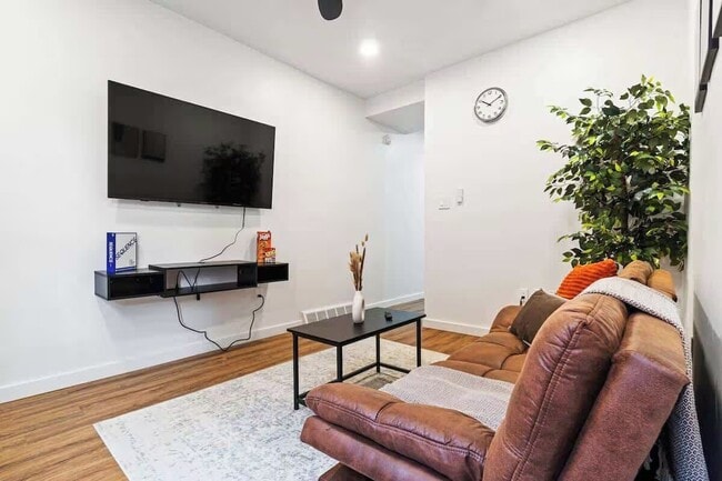 521 Alpine Ave in Pittsburgh, PA - Foto de edificio - Building Photo