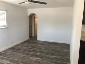 648 Jefferson Ave in Los Banos, CA - Foto de edificio - Building Photo