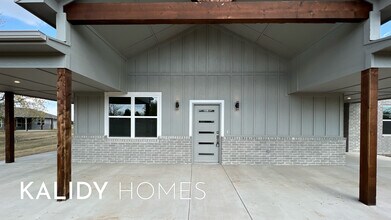 104 Olde Ml Rd in Jones, OK - Building Photo - Building Photo