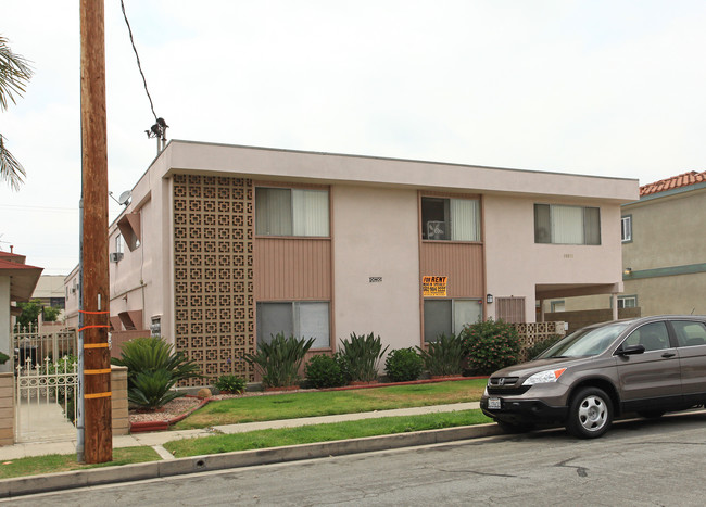 18031 Arline Ave in Artesia, CA - Building Photo - Building Photo