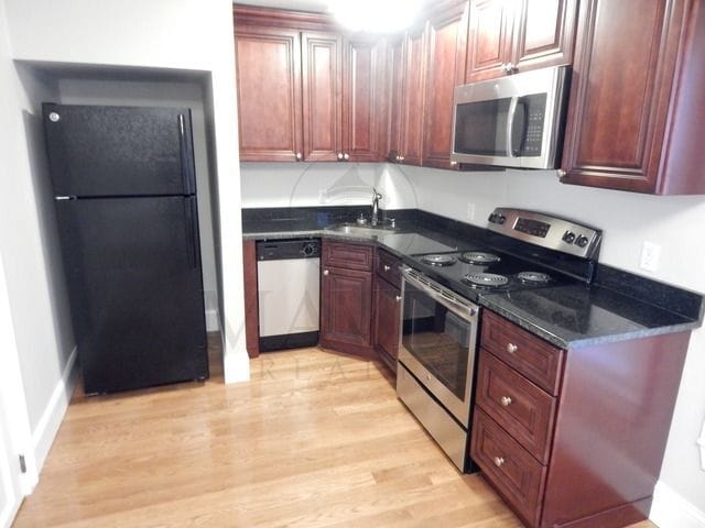 13 Seven Pines Ave, Unit 13