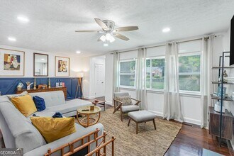 2100 Cascade Rd in Atlanta, GA - Building Photo - Building Photo