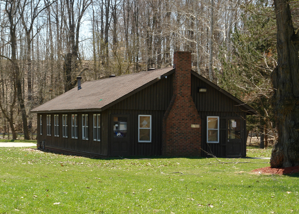 15000 C Cheerful Ln in Strongsville, OH - Foto de edificio