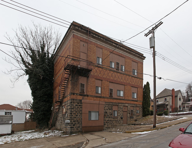 324 N Fourth St in Clairton, PA - Building Photo - Building Photo