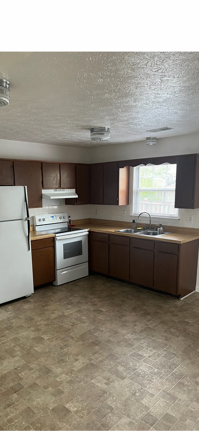 132 Parkside Dr in Winchester, VA - Foto de edificio - Building Photo