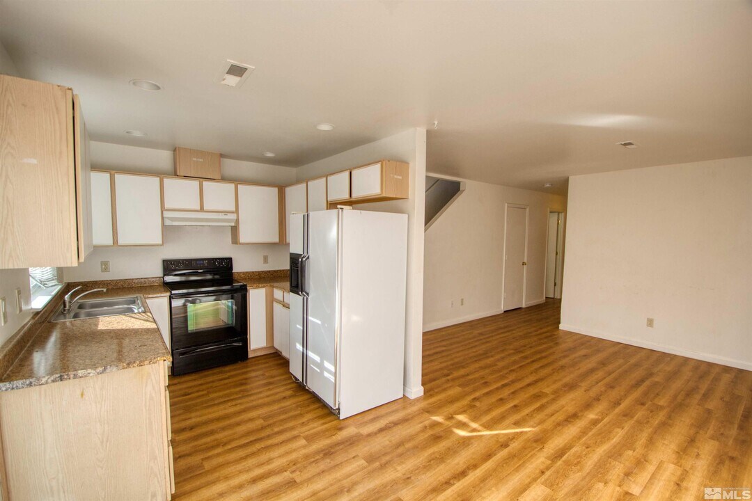 424 Valley Cir in Dayton, NV - Building Photo
