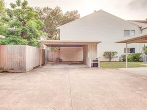 9404 Beechnut St in Houston, TX - Building Photo - Building Photo