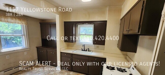 1117 Yellowstone Rd in Cleveland Heights, OH - Foto de edificio - Building Photo