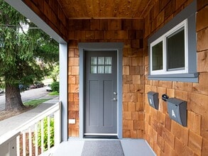 2633 NE Everett St in Portland, OR - Building Photo - Building Photo