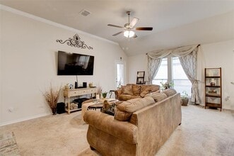 531 Sydney St in Wilmer, TX - Building Photo - Building Photo