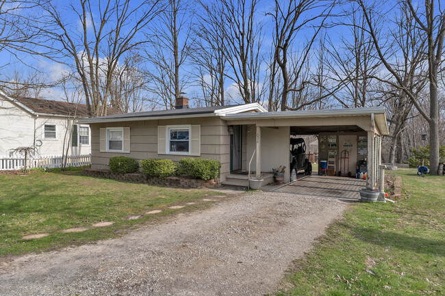 8036 Huron St in Dexter, MI - Building Photo - Building Photo