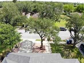 16 Rosalva Ave in McAllen, TX - Building Photo - Building Photo