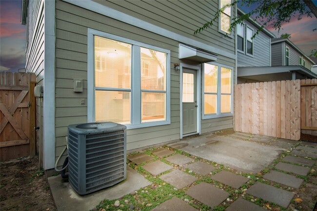 property at 16518 Strathmore Manor Ln