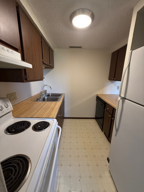 555 Roddy Rd in Salem, IL - Building Photo - Building Photo