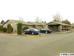 Wheatland Village Condominiums in Keizer, OR - Building Photo - Building Photo