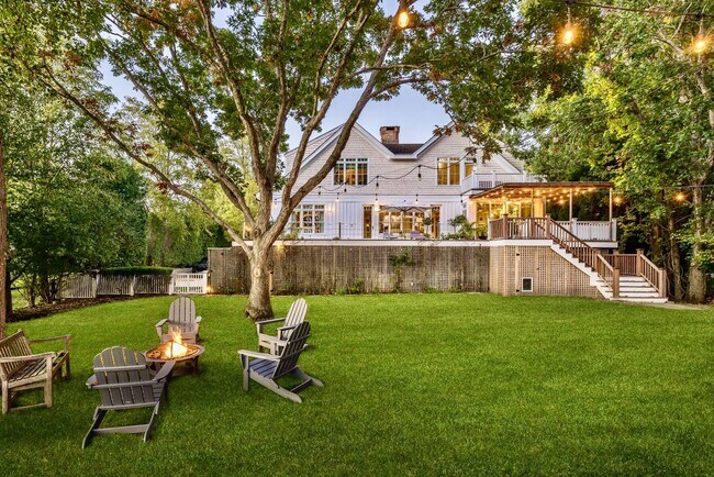 29 Morris Cove Ln in Sag Harbor, NY - Building Photo - Building Photo