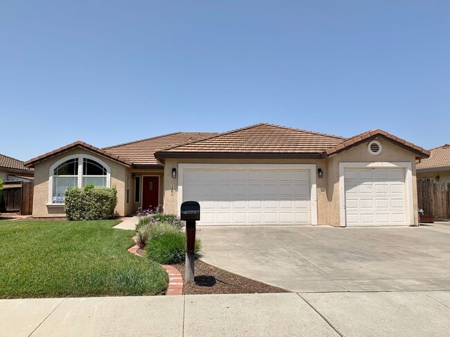1260 Clearview Dr in Hollister, CA - Building Photo - Building Photo