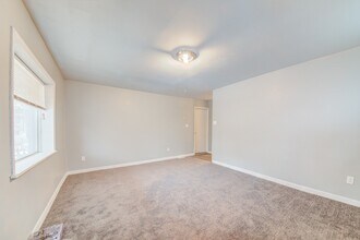 438 Kathleen St, Unit Unit 1 in Pittsburgh, PA - Foto de edificio - Building Photo