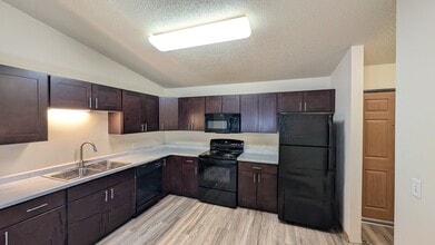 Amber Ridge Apartments in Fargo, ND - Foto de edificio - Building Photo