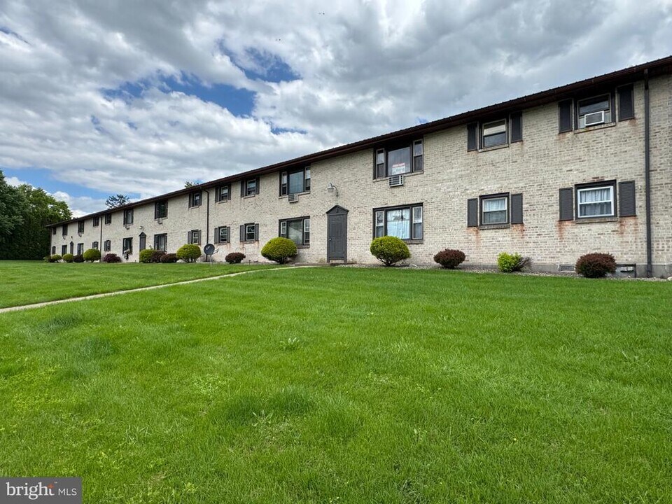 502 Washington St in Shoemakersville, PA - Building Photo