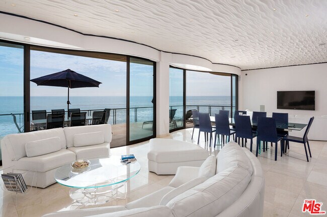 24230 Malibu Rd in Malibu, CA - Building Photo - Building Photo