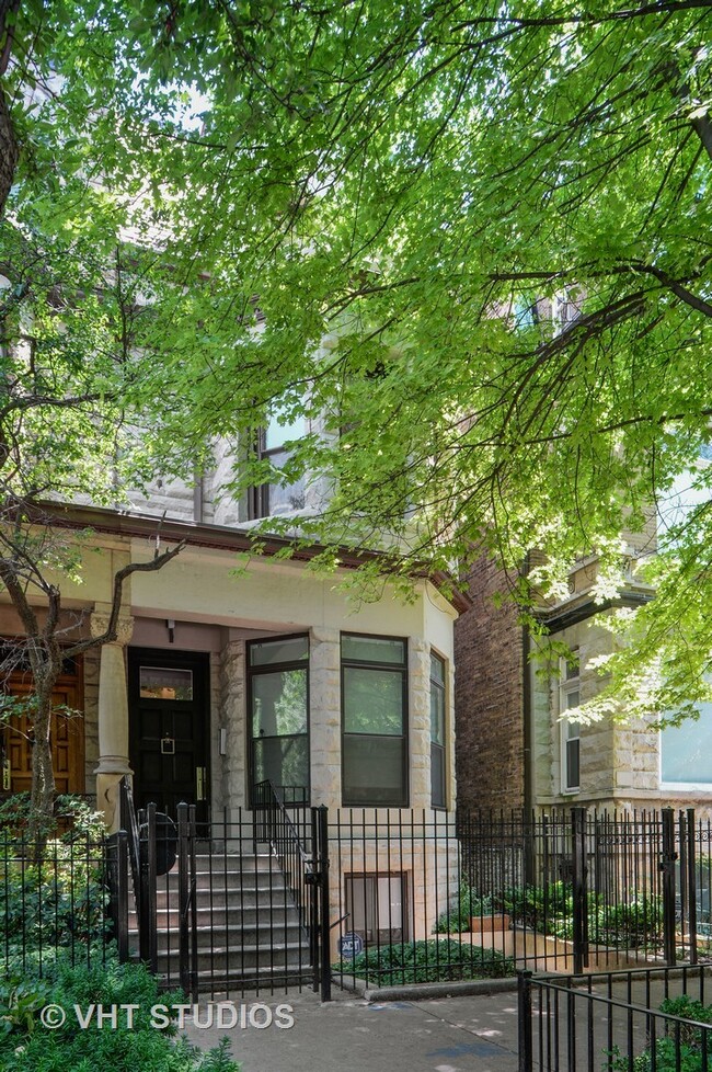 property at 1439 N Dearborn St