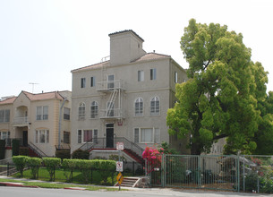 4160 Rosewood Ave in Los Angeles, CA - Building Photo - Building Photo