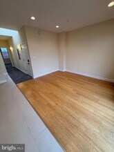 532 8th St SE, Unit 3 in Washington, DC - Building Photo - Building Photo