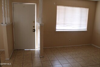 5817 Blackhawk Dr in El Paso, TX - Building Photo - Building Photo