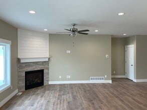 775 Silvermaple Dr in Ammon, ID - Foto de edificio - Building Photo