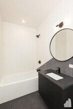 324 S Racine Ave in Chicago, IL - Building Photo - Building Photo