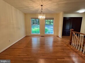 247 Springvale Rd in Great Falls, VA - Building Photo - Building Photo