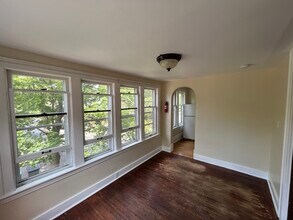 413 W Dutton St, Unit 2 in Kalamazoo, MI - Foto de edificio - Building Photo