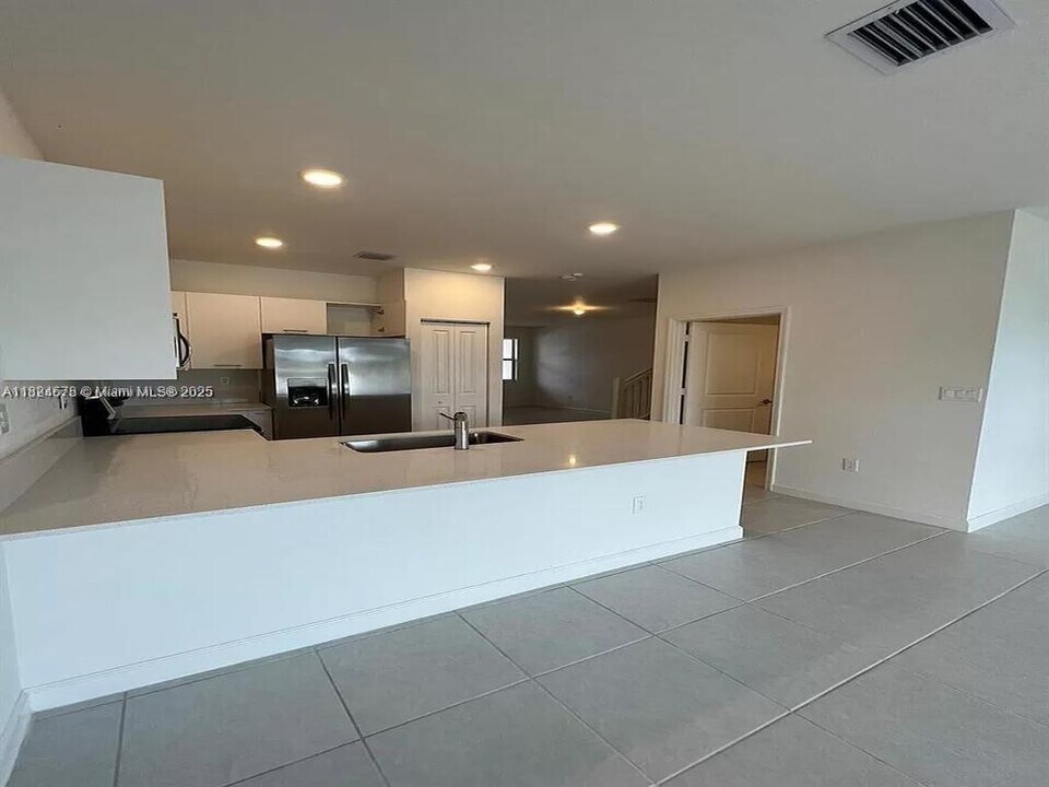 12851 NW 23rd Pl in Miami, FL - Building Photo
